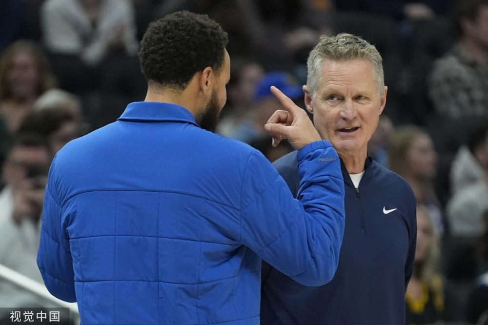 他的一举一 他的一举一